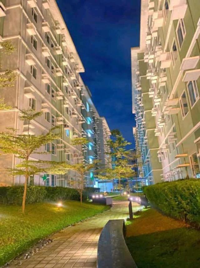Strum & Stay, A Cozy Music Themed Staycation In Qc