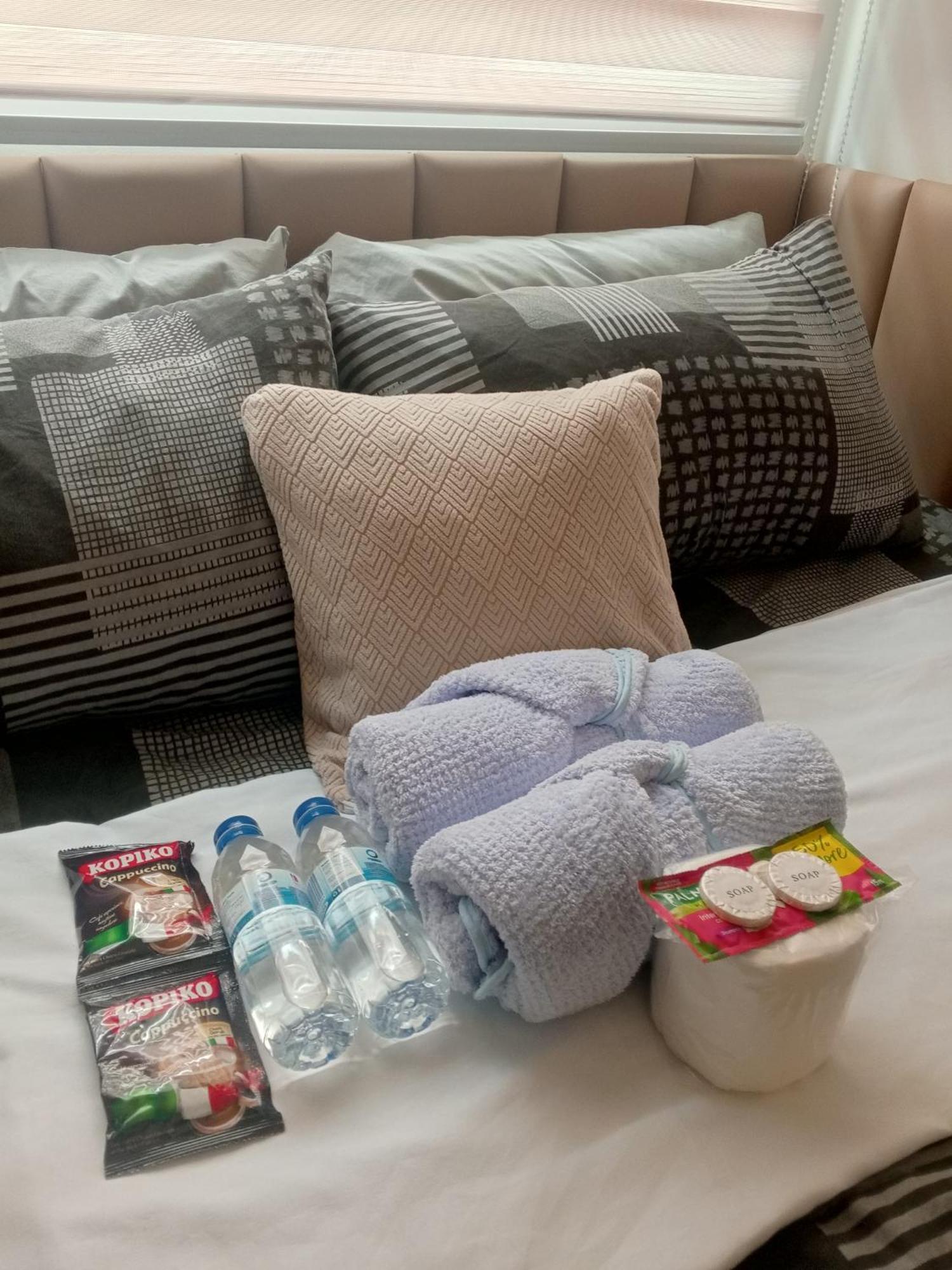 Strum & Stay, A Cozy Music Themed Staycation In Qc Aparthotel